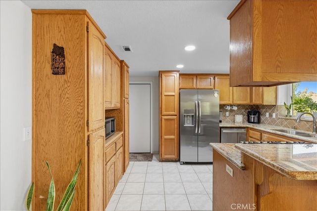 7344 Oxford Avenue, Hesperia, CA 92345
