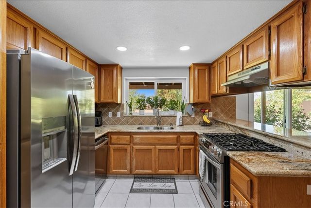 7344 Oxford Avenue, Hesperia, CA 92345