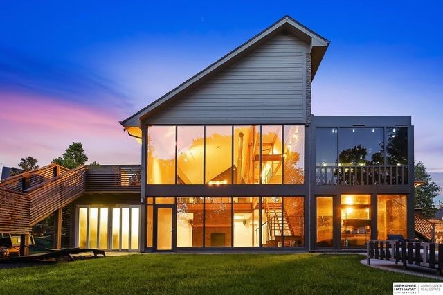 21428 Hickory Street, Elkhorn, NE 68022