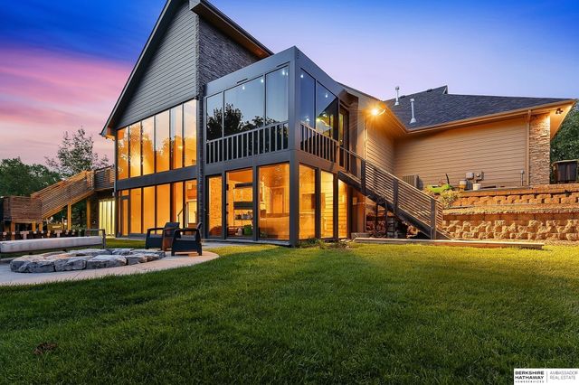 21428 Hickory Street, Elkhorn, NE 68022