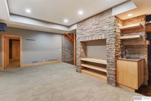 21428 Hickory Street, Elkhorn, NE 68022