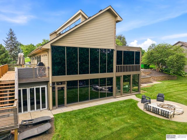 21428 Hickory Street, Elkhorn, NE 68022