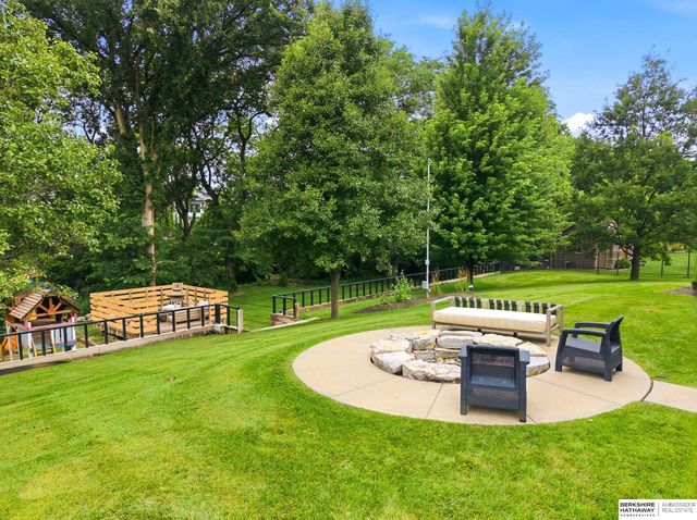 21428 Hickory Street, Elkhorn, NE 68022