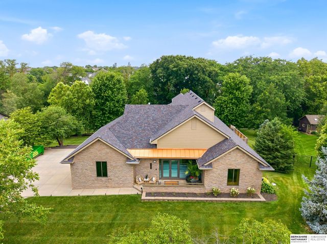 21428 Hickory Street, Elkhorn, NE 68022