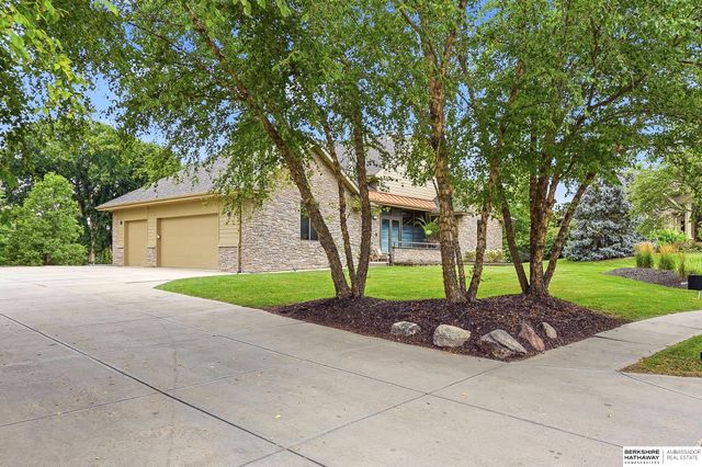 21428 Hickory Street, Elkhorn, NE 68022