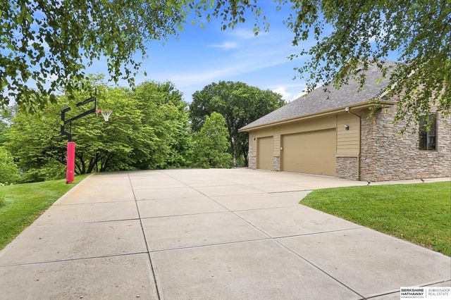 21428 Hickory Street, Elkhorn, NE 68022