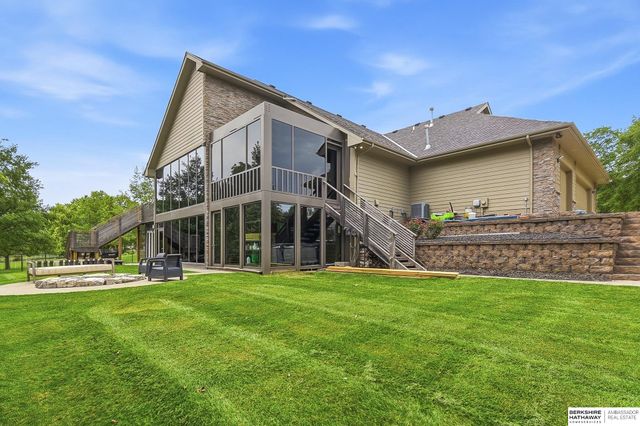21428 Hickory Street, Elkhorn, NE 68022