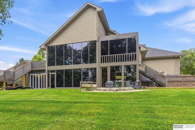 21428 Hickory Street, Elkhorn, NE 68022