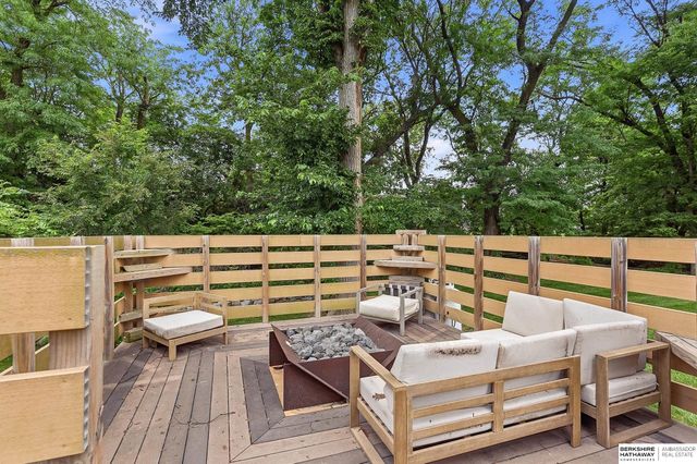 21428 Hickory Street, Elkhorn, NE 68022