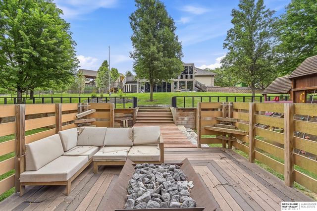 21428 Hickory Street, Elkhorn, NE 68022