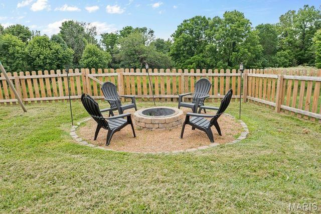2824 Smokehouse Way, Belleville, IL 62221