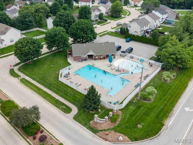 2824 Smokehouse Way, Belleville, IL 62221