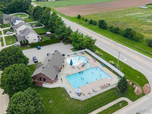 2824 Smokehouse Way, Belleville, IL 62221