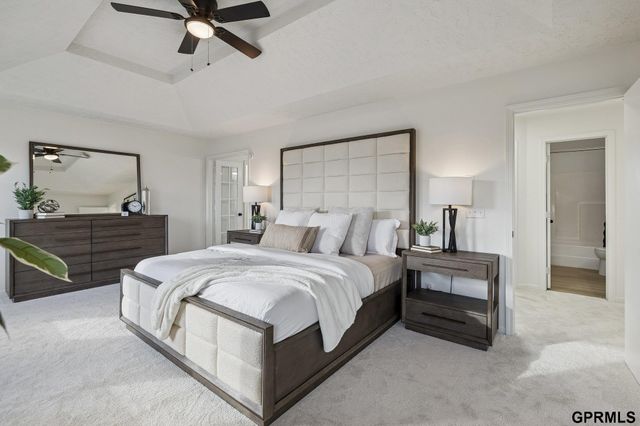 6514 N 104 Street, Omaha, NE 68122