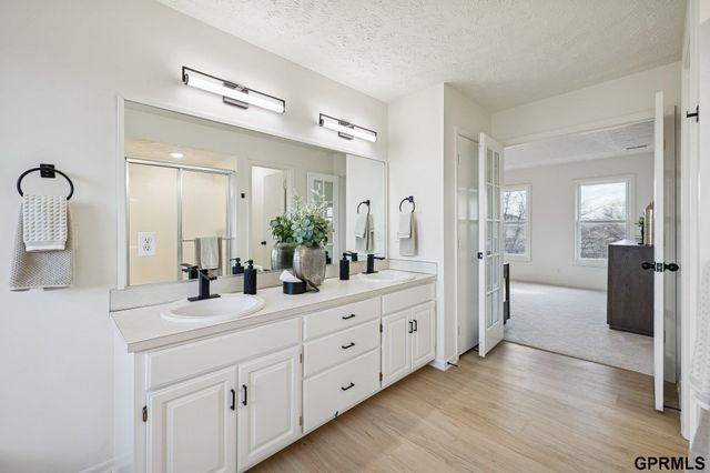 6514 N 104 Street, Omaha, NE 68122