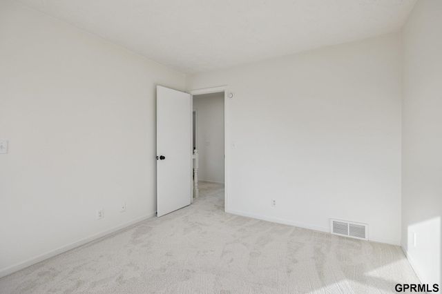 6514 N 104 Street, Omaha, NE 68122