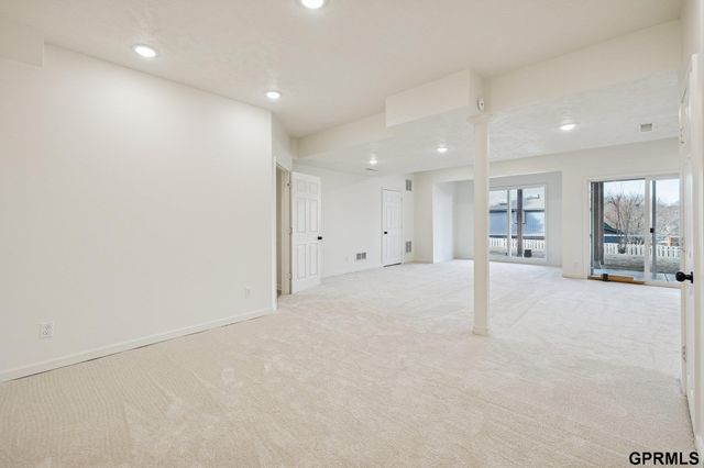 6514 N 104 Street, Omaha, NE 68122