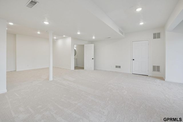 6514 N 104 Street, Omaha, NE 68122