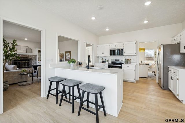 6514 N 104 Street, Omaha, NE 68122