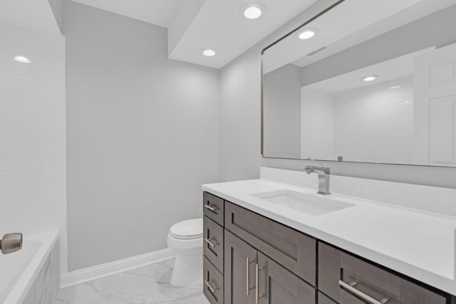 1320 E 169th Place, South Holland, IL 60473