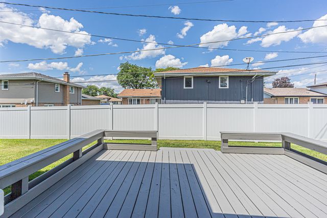 1320 E 169th Place, South Holland, IL 60473