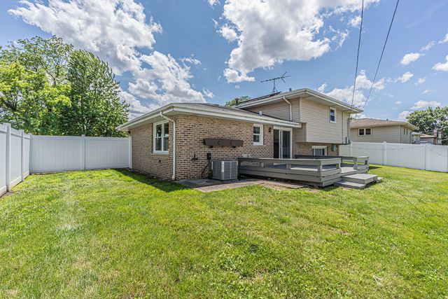 1320 E 169th Place, South Holland, IL 60473