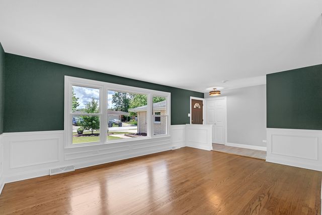 1320 E 169th Place, South Holland, IL 60473