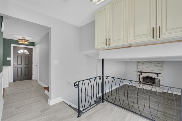 1320 E 169th Place, South Holland, IL 60473