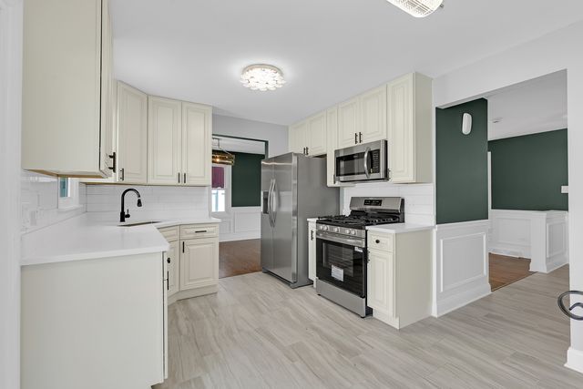 1320 E 169th Place, South Holland, IL 60473