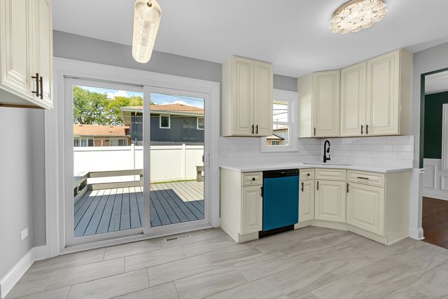 1320 E 169th Place, South Holland, IL 60473