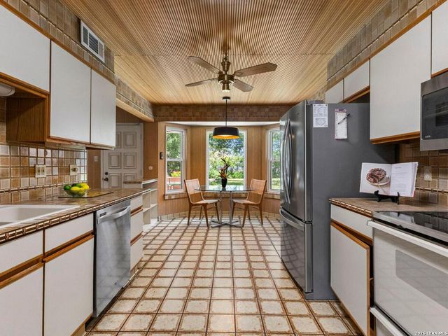 6516 ADAIR DR, Leon Valley, TX 78238