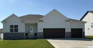 9711 Superior Drive, Papillion, NE 68046
