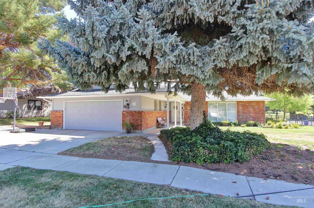 698 N Eagle Hills Way, Eagle, ID 83616