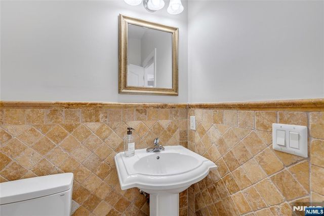 92 Washington Avenue, Cliffside Park, NJ 07010