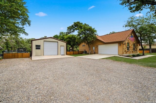 189 Champions, La Vernia, TX 78121