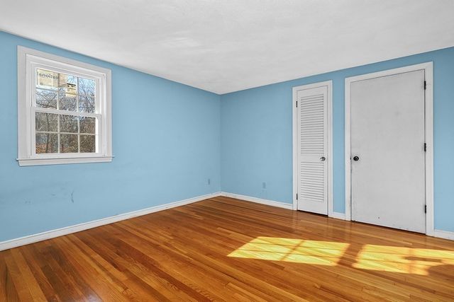 8 Autumn Ln, Walpole, MA 02081