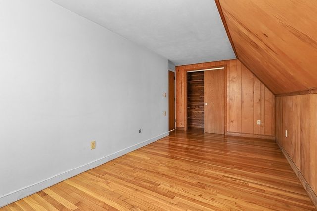 8 Autumn Ln, Walpole, MA 02081