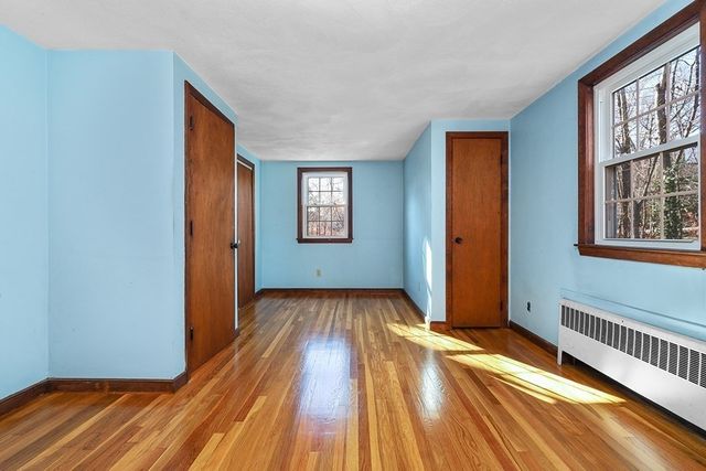 8 Autumn Ln, Walpole, MA 02081