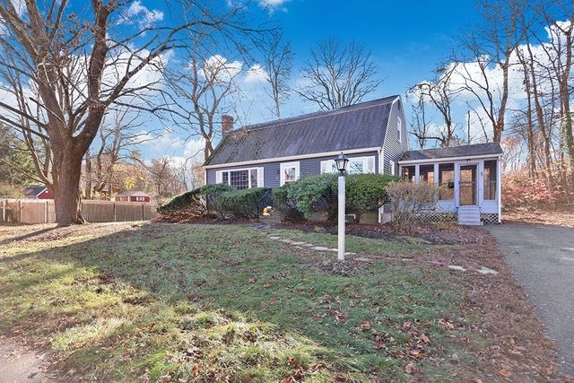 8 Autumn Ln, Walpole, MA 02081