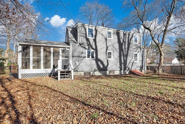 8 Autumn Ln, Walpole, MA 02081