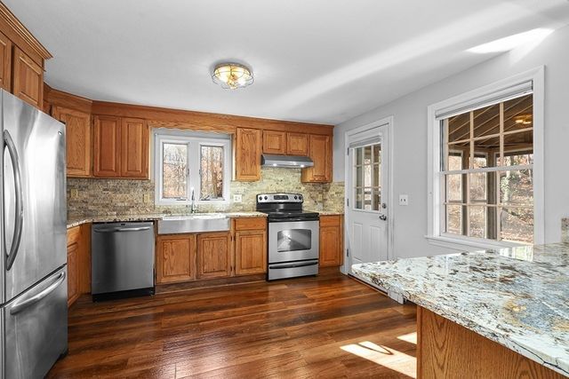 8 Autumn Ln, Walpole, MA 02081