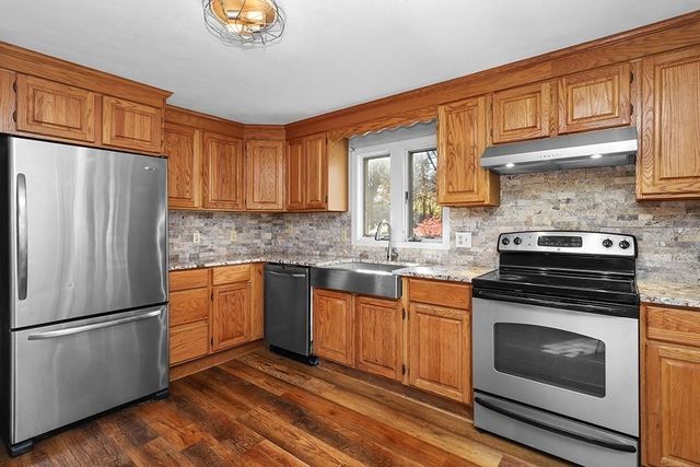 8 Autumn Ln, Walpole, MA 02081