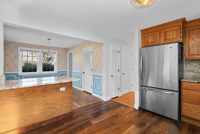 8 Autumn Ln, Walpole, MA 02081