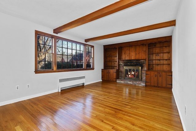 8 Autumn Ln, Walpole, MA 02081