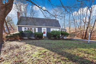 8 Autumn Ln, Walpole, MA 02081