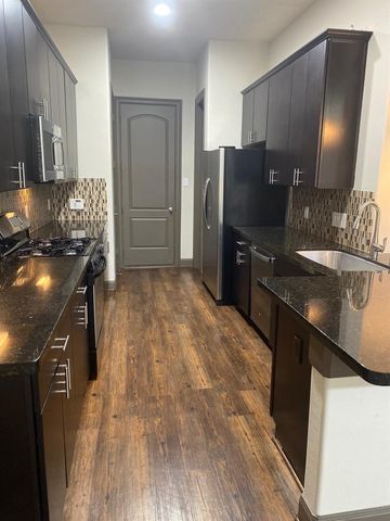 102 Aventura Place, The Woodlands, TX 77389