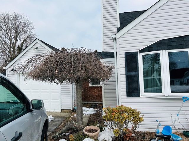 109 Vesper Court, Babylon, NY 11702