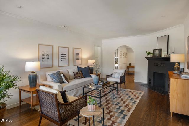 10537 Woodbridge Street, Los Angeles, CA 91602