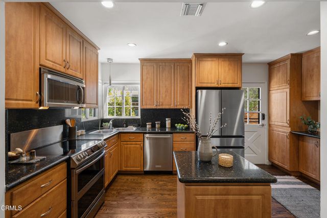 10537 Woodbridge Street, Los Angeles, CA 91602