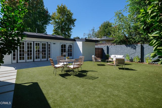 10537 Woodbridge Street, Los Angeles, CA 91602